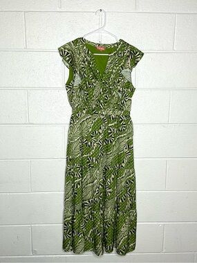 < THML Green Palm Leaf Pattern Midi Dress With Ruffled Cap Sleeves >